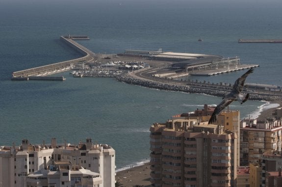 El Puerto abre el concurso para construir el hotel de lujo del dique de Levante