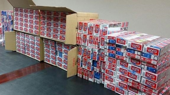 Dos detenidos con 253.910 cajetillas de tabaco valoradas en un millón euros en Antequera