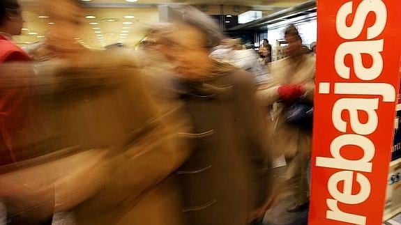 ¿Sabes qué tiendas abren en Málaga este lunes festivo por el Día de Andalucía?