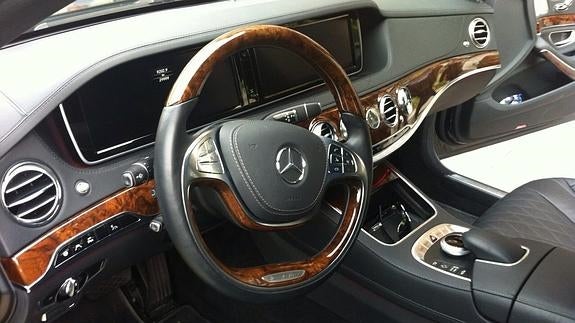 Detenidos en Mijas con un coche de lujo robado y 50.000 euros en el maletero