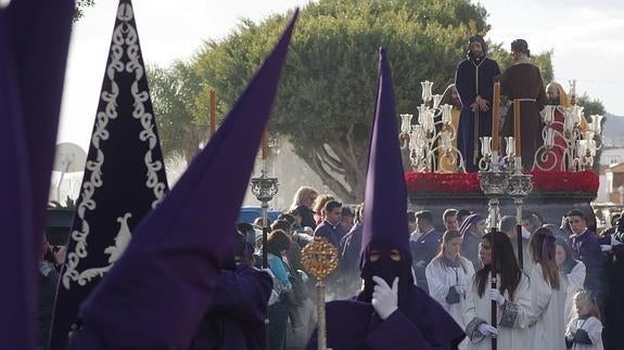 Los primeros nazarenos recorren las calles de Málaga en El Palo y Pedregalejo