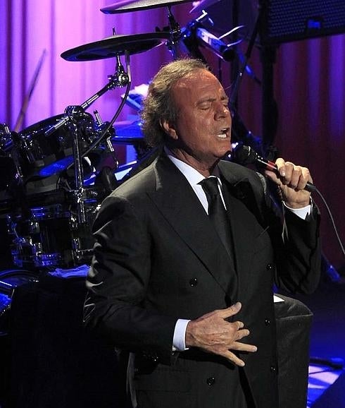 Julio Iglesias se baja de los escenarios