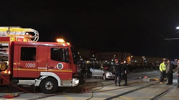 Nuevo accidente entre un coche y el metro en el cruce del Hospital Clínico