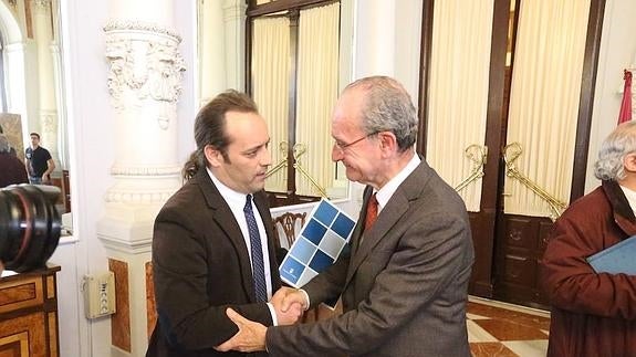 El alcalde no cede y decide contratar una empresa externa de basura