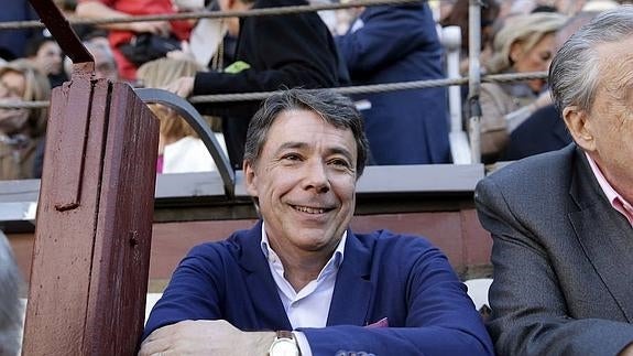 Citados a declarar como investigados Ignacio González y Enrique Cerezo por el ático en Estepona