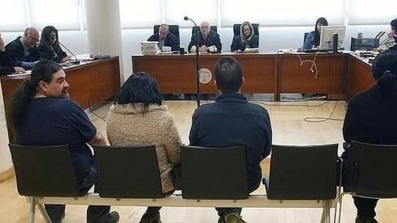 Un empresario llega borracho a un juicio y admite que encubrió un crimen para ocultar que explotaba a sus trabajadores