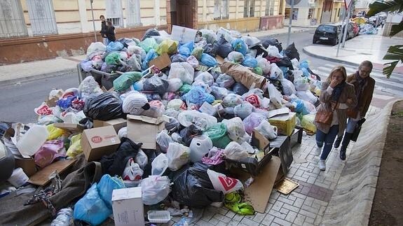 El Ayuntamiento refuerza la recogida de basuras con una empresa ...
