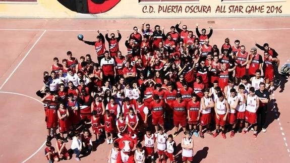 El baloncesto local se moviliza en contra de la prohibición impuesta al Club Puerta Oscura