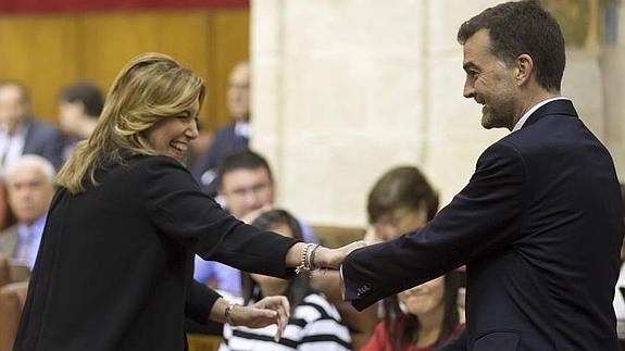 Maíllo se reincorpora al Parlamento «emocionado» tras padecer un cáncer