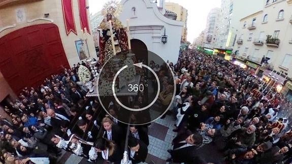 La Semana Santa de Málaga en 360º: Foto de la salida de la Virgen de la Zamarrilla en su traslado