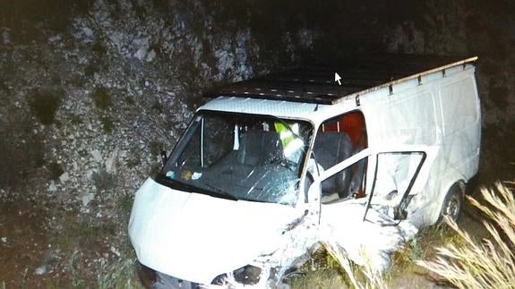 Circula 16 kilómetros en sentido contrario, causa tres accidentes y acaba dando positivo en droga