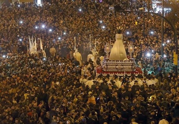 La lluvia deja incompleto el Lunes Santo