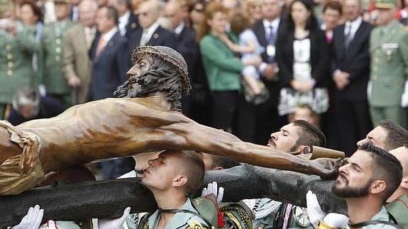 El desembarco de la Legión y el traslado del Cristo de Mena, en directo