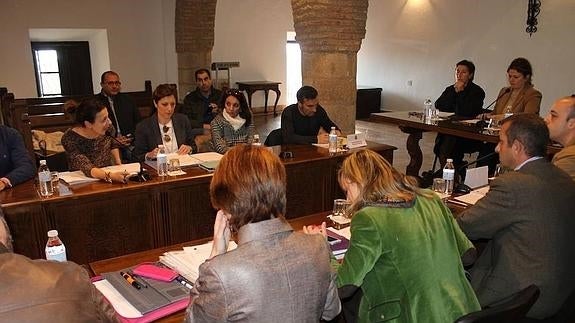 El Ayuntamiento de Ronda reducirá de seis a cuatro los cargos de confianza