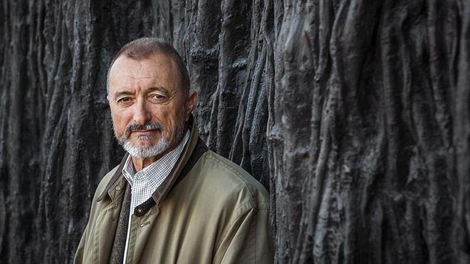 Pérez-Reverte: «Los yihadistas deben de estar acojonados por las florecitas y las velitas»