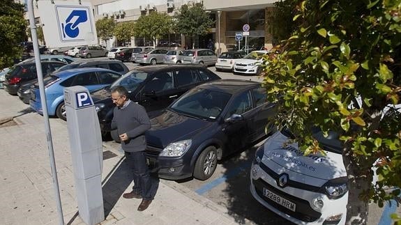 Los ayuntamientos de Málaga no contemplan ajustar el pago de zona azul a los tiempos de uso