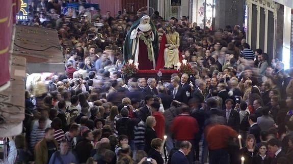 La Cofradía de los Estudiantes regresa a la iglesia del Santo Cristo tras más de cuatro años de estancia en San Agustín