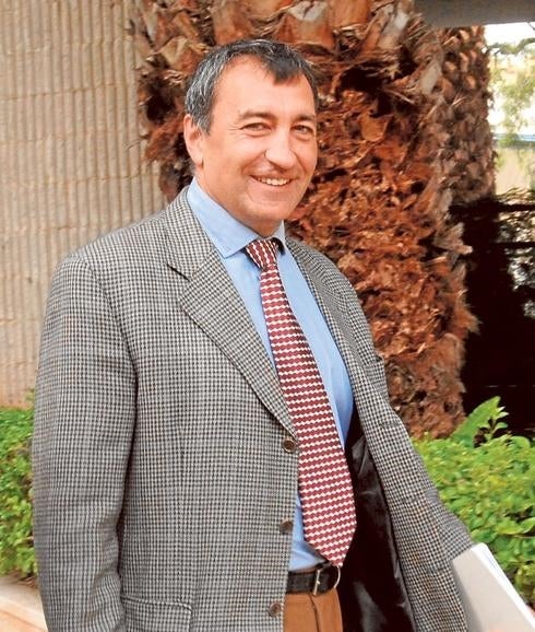 El tripartito de Marbella tramita el despido del jefe de la policía local en la ‘era Gil’