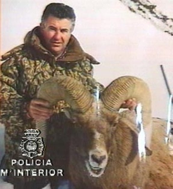 El Seprona estudia la legalidad de los trofeos de caza de Roca para venderlos