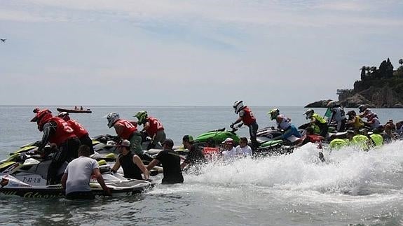 Los malagueños consiguen cuatro medallas en la primera prueba del Campeonato de España de motonáutica en Nerja