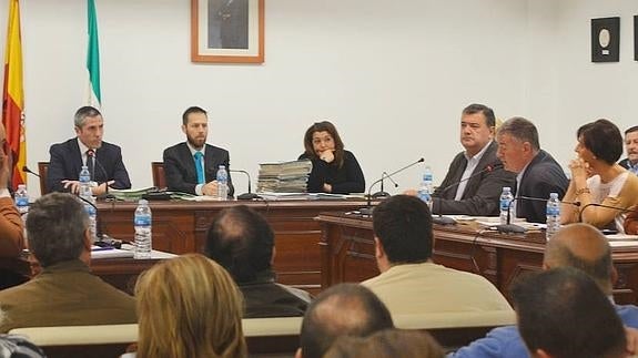 Bendodo tiende la mano a Ciudadanos para mantener el pacto en Mijas