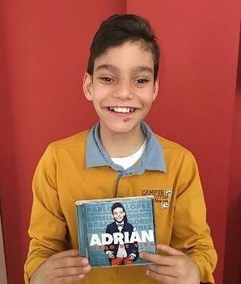 Adrián Martín, el niño de Vélez-Malaga que sufre hidrocefalia, publica su primer disco, 'Lleno de vida'