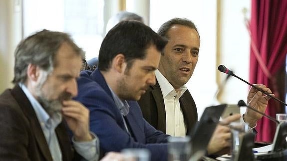 El futuro modelo de Limasa vuelve a enfrentar hoy a los grupos en el pleno