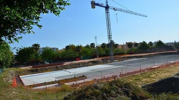 Las obras de la primera piscina cubierta de Rincón de la Victoria toman cuerpo
