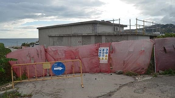 El Gobierno culpa al Ayuntamiento del retraso en las obras de la depuradora de Nerja