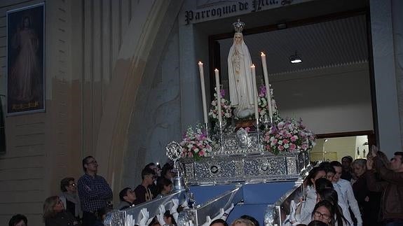 La Virgen de Fátima recorre las calles en procesión