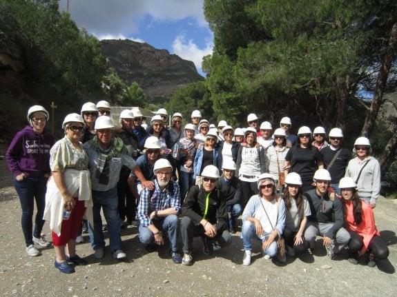 Descendientes de Manuel Rabaneda, obrero del primer Caminito del Rey, se reúnen para recordarle