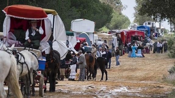Asociaciones ecologistas vuelven a protestar por el paso de rocieros por Doñana
