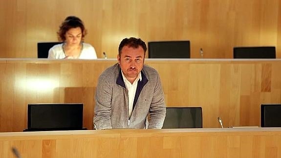 El PP en la Diputación retira en el último momento la reprobación al socialista Luis Guerrero