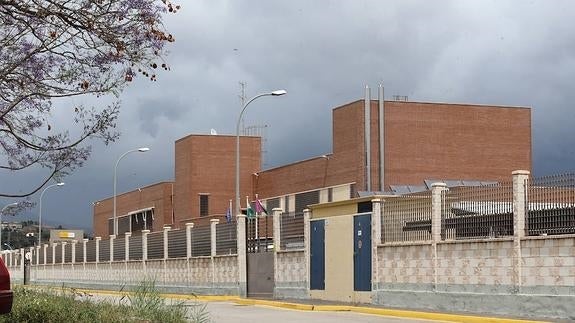 Una mujer logra que le retiren la libertad condicional para volver a prisión con su esposa