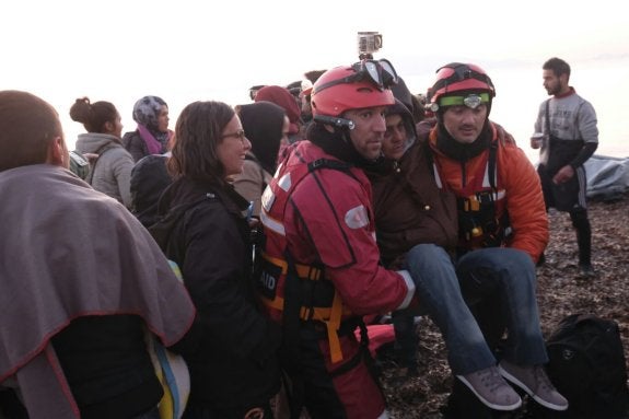 «La primera barca que vas a rescatar en Lesbos es todo un bofetón de realidad»