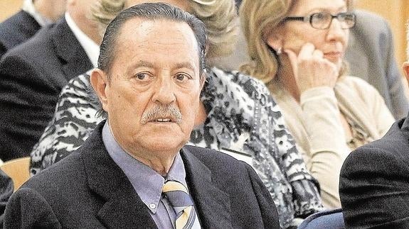 Julián Muñoz permanecerá ingresado en el hospital de Algeciras trsa sufrir una descompensación de la tensión