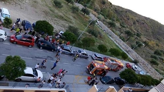 Un incendio en un garaje alerta a los vecinos de calle Debussy en Málaga