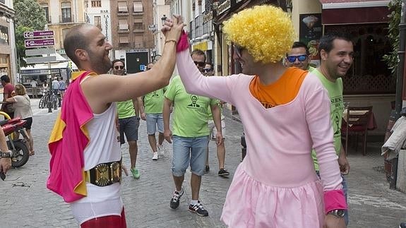 Mojácar prohíbe las despedidas de soltero con muñecas hinchables o elementos similares