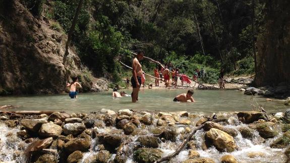 El río Chíllar de Nerja afronta otro verano sin controlar los cupos de acceso