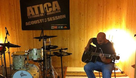 Los tiempos mandan: del 'discomatón' a la 'acoustic session'