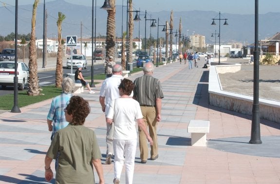 El Ayuntamiento de Torremolinos obliga a los chiringuitos de Los Álamos a cerrar una hora antes