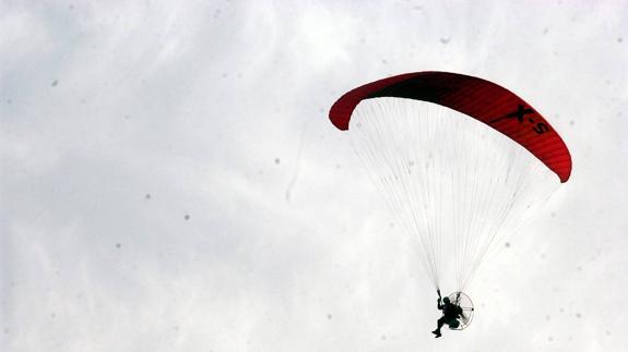 Dos personas resultan heridas en un accidente de parapente en Cómpeta