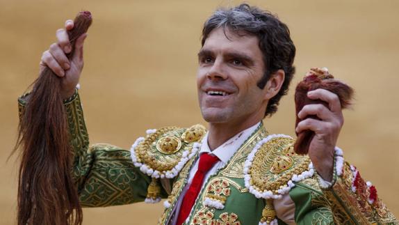 Estepona aprueba dedicar una calle a José Tomás por su labor solidaria