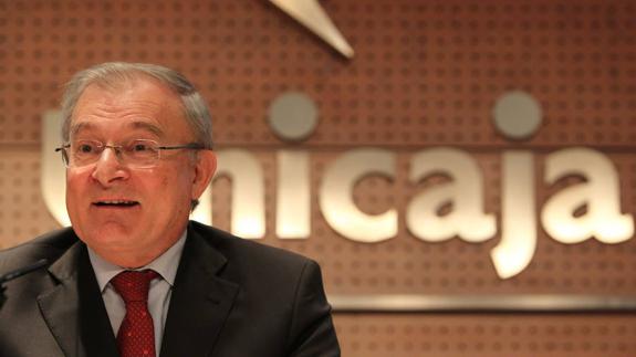 Manuel Azuaga, nuevo presidente de Unicaja Banco tras los 29 años de mandato de Medel