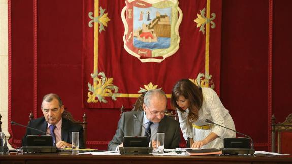 El pleno del Ayuntamiento de Málaga aprueba por unanimidad realizar una auditoría en Smassa e investigar las supuestas amenazas de un directivo a los empleados