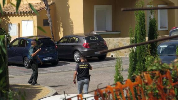 Arrestan a la presidenta de una comunidad de Marbella por cultivar marihuana en chalés