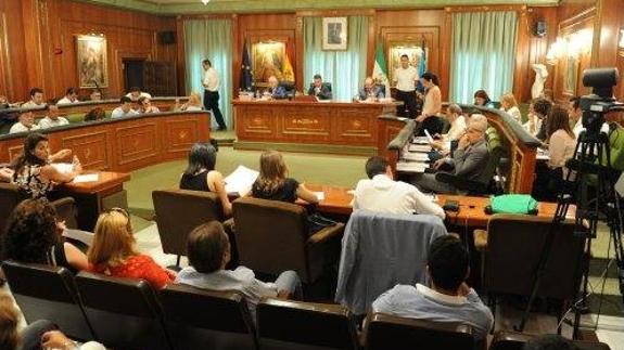 El tripartito de Marbella convoca el pleno sobre el estado de la ciudad el mismo día que se constituyen las Cortes