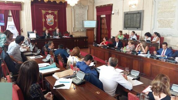 El alcalde y Pomares se disculpan por el "incidente lamentable" del parque canino sobre las fosas de San Rafael