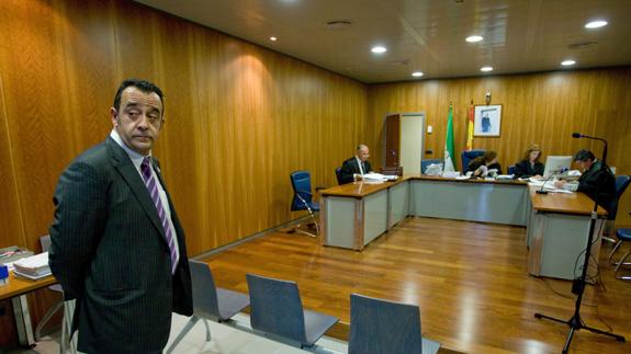 Absuelven al exalcalde de Villanueva del Trabuco de maltratar a su expareja