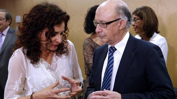 Hacienda avisa a la Junta de Andalucía de exceso en el gasto y le reclama más información